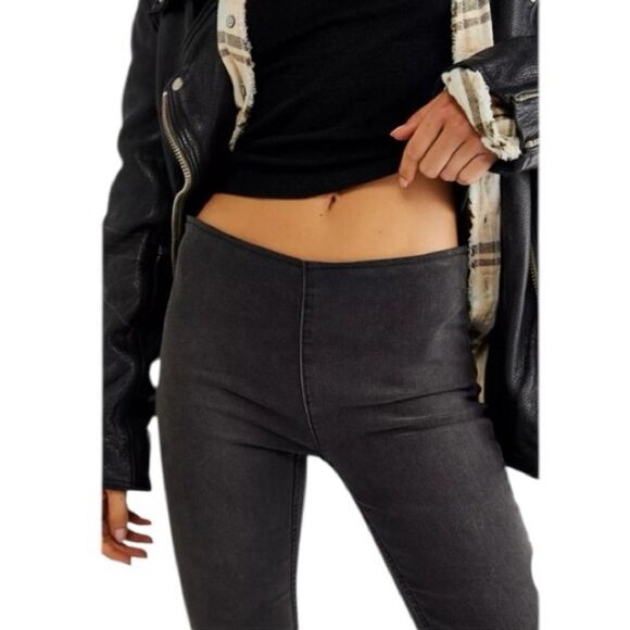 Free People Penny Flare Pull On Jeans Women’s Light Black Wash Size 28Wx33L Tall - Picture 3 of 12